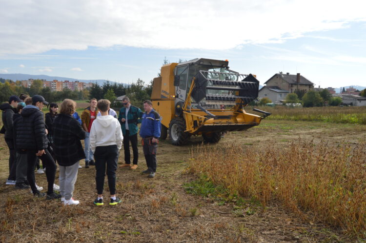 Odborná exkurze Sklizeň sóji luštinaté (Glycine max)
